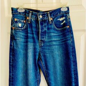 NWOT Distressed Levi’s 501 Original Jeans Straight Leg Button Fly Medium Wash
